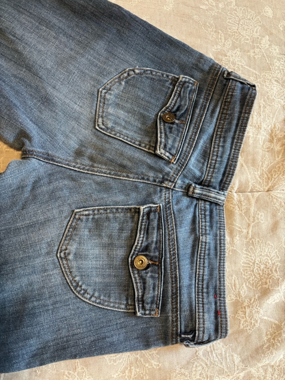 Low Rise Wide Leg Jeans in Faded Blue